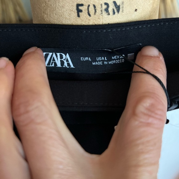 Zara black mini skirt with pearls side zip size large - Picture 8 of 8